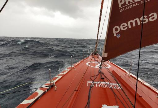 Disputa por el decimoquinto puesto en la línea de llegada Vendée Globe