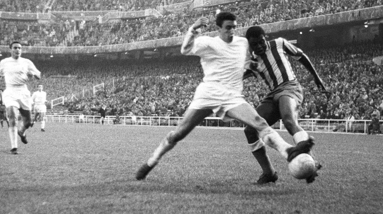 Pachín, en un partido con el Real Madrid