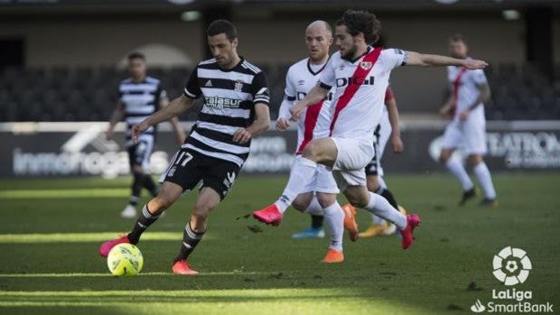 Reparto de puntos con polémica