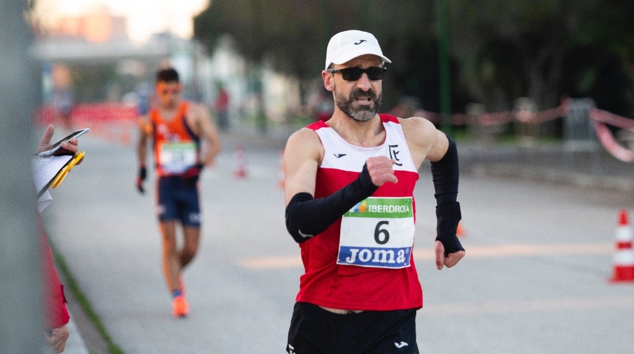 García Bragado durante la carrera en Sevilla este domingo