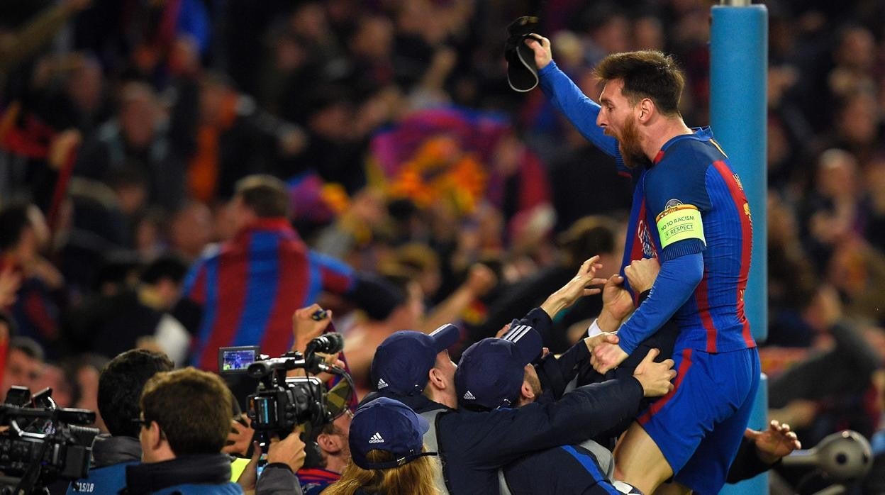 Messi celebra el triunfo ante el PSG en 2017