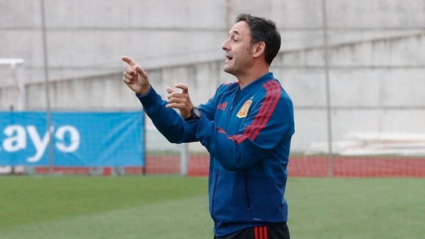 Santi Denia: «Me fijo en Sevilla, sus clubes trabajan muy bien»