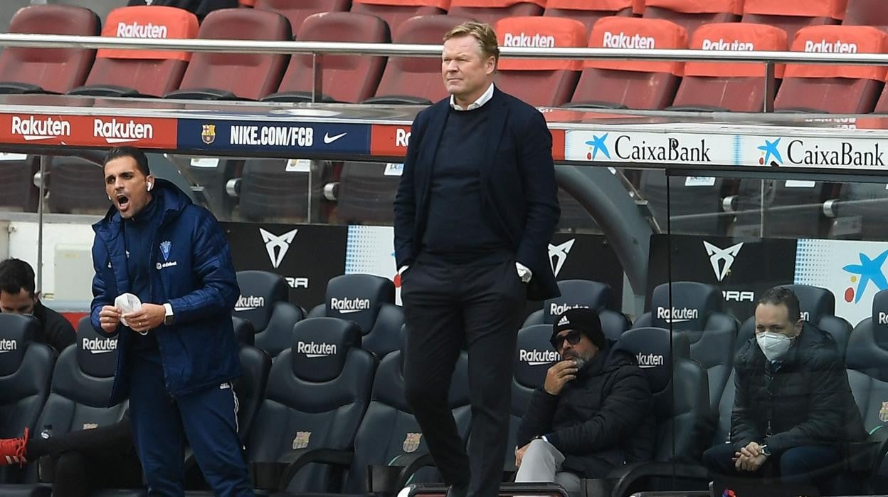 Koeman, durante el partido entre el Barcelona y el Cádiz