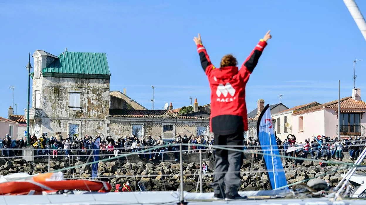 Fuera regata, Isabelle Joschke ha finalizado hoy su primera vuelta al mundo en solitario