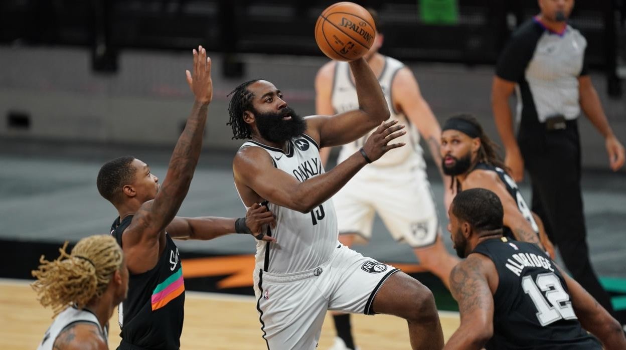 James Harden en acción