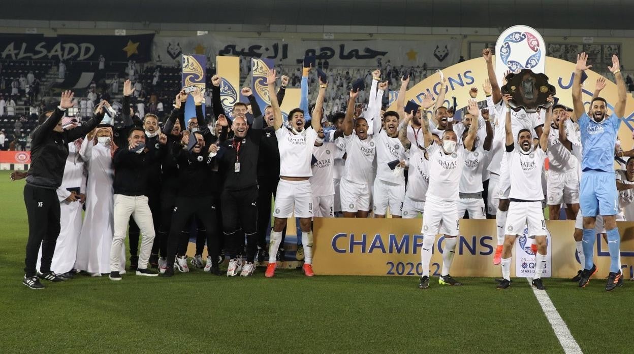 Los jugadores del Al Sadd, con el trofeo