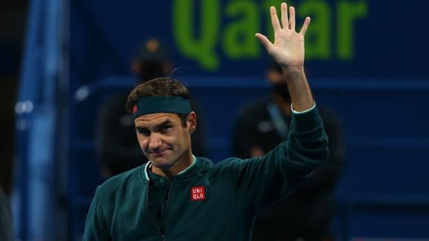 Roger Federer celebra con triunfo la vuelta 405 días después