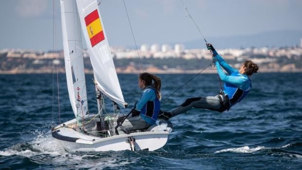 Silvia Mas y Patricia Cantero refuerzan su liderato en el Campeonato del Mundo de 470