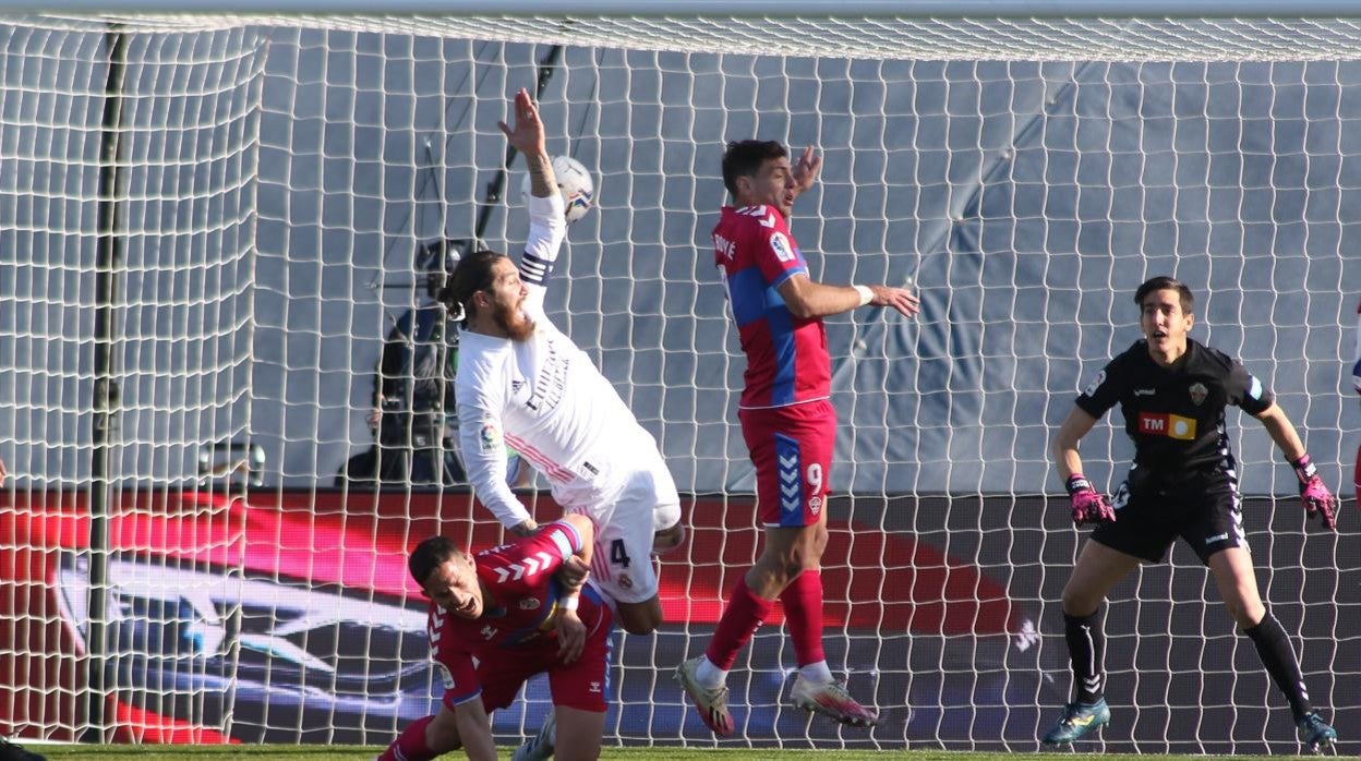 Este es el penalti que Ramos protestó