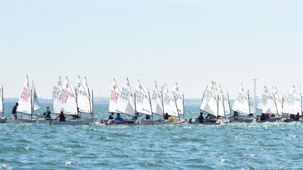 La Bahía de Cádiz acoge la Copa de Andalucía de Optimist