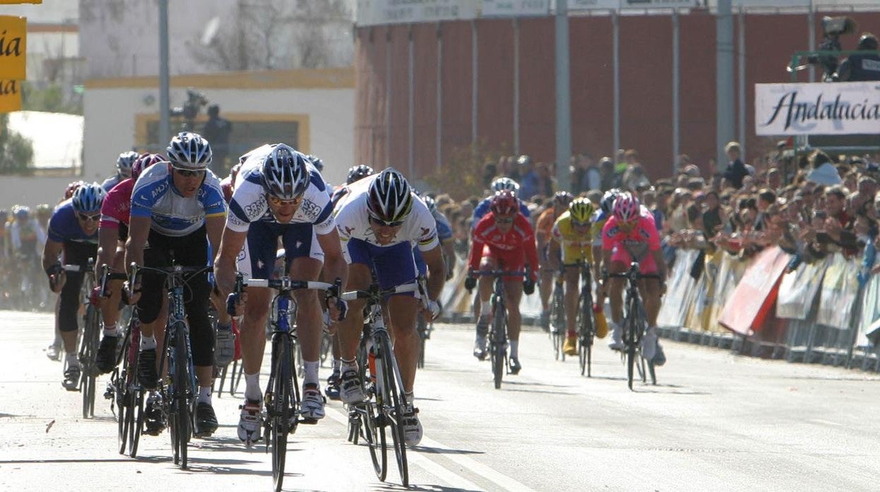 Imagen de una edición anterior de la Vuelta Ciclista a Andalucía.