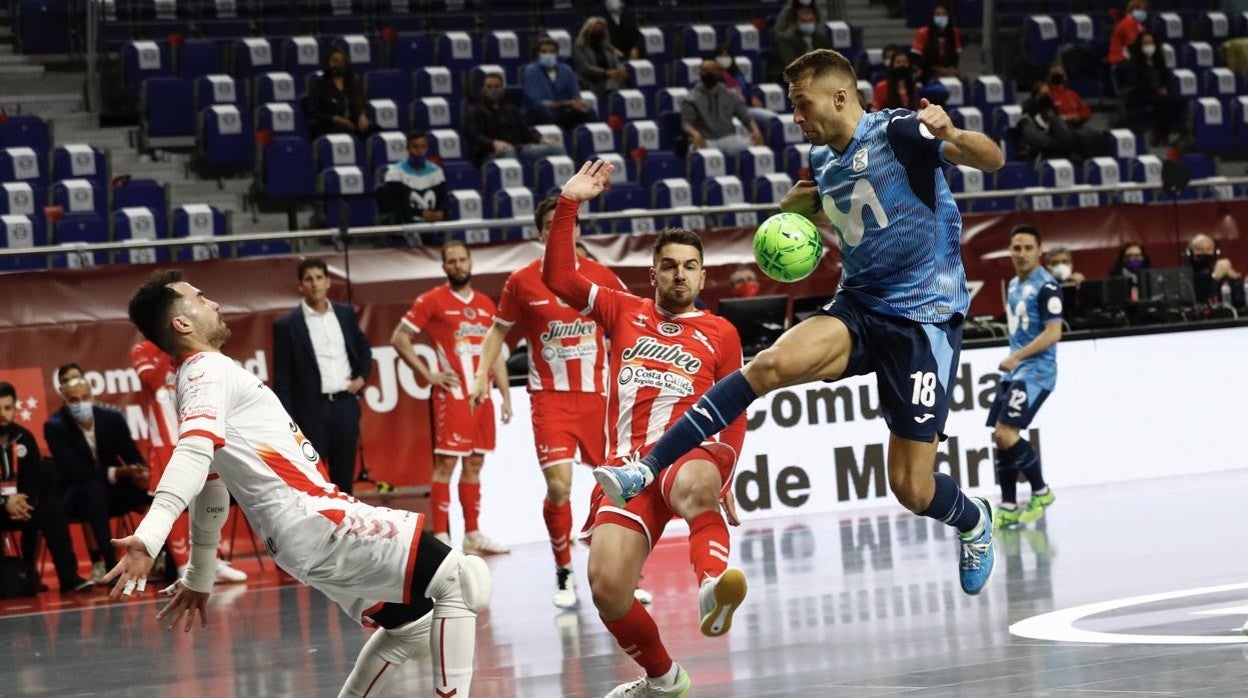 Pito abrió el marcador, pero su gol fue anulado por mano