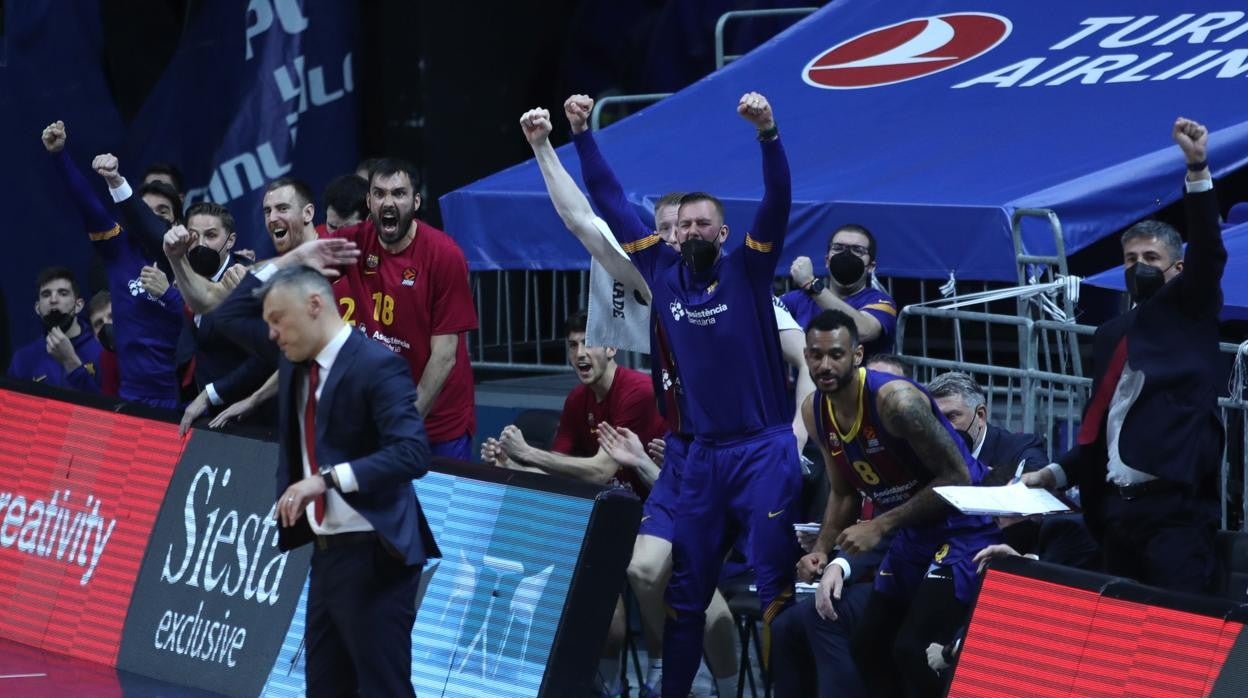 El Barça cierra el primer puesto a lo grande en Estambul