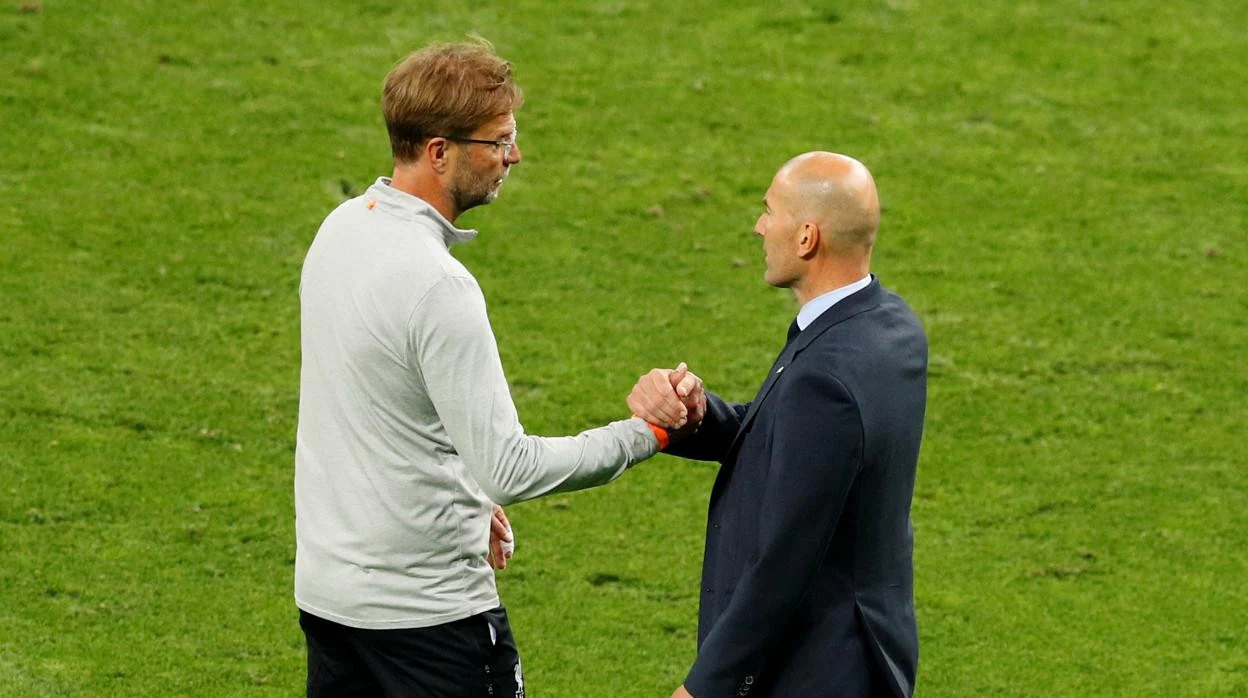 Zidane y Klopp, saludándose en la final de 2018