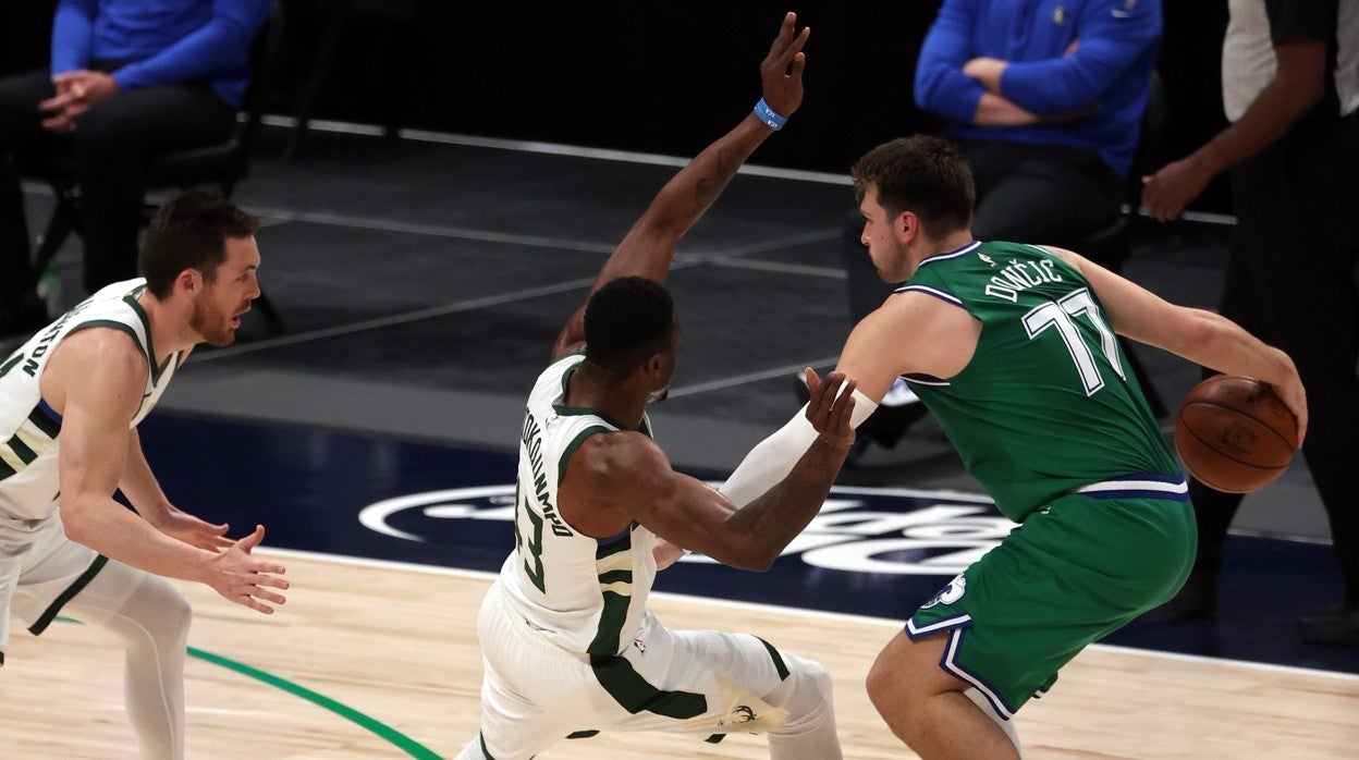 Doncic roza el triple-doble en la victoria de Dallas