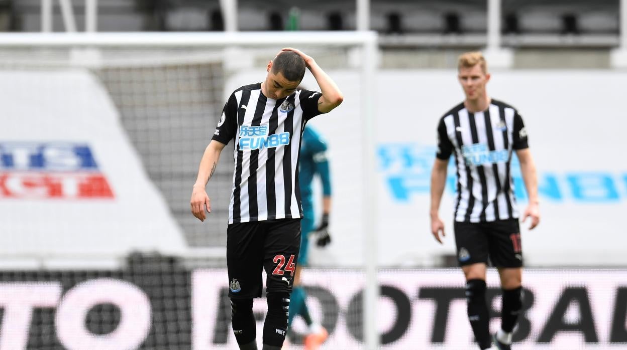 Los jugadores del Newcastle, durante el partido de Premie League contra el Tottenham