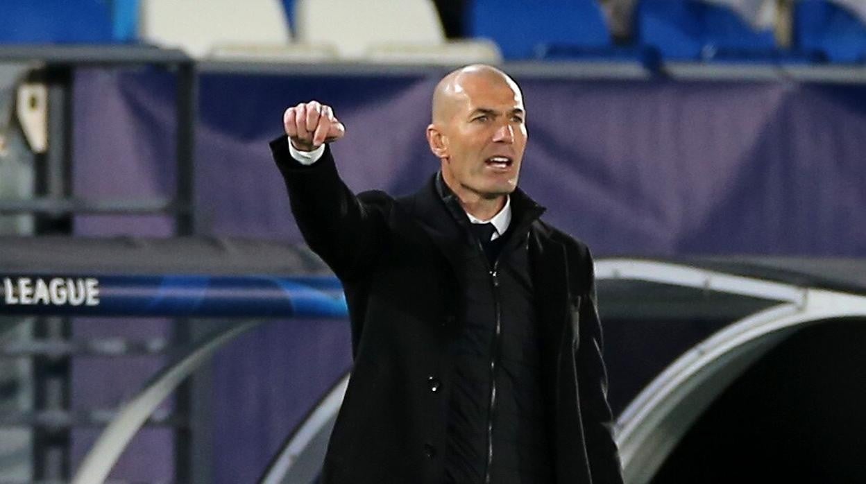 Zinedine Zidane durante un partido de Champions League