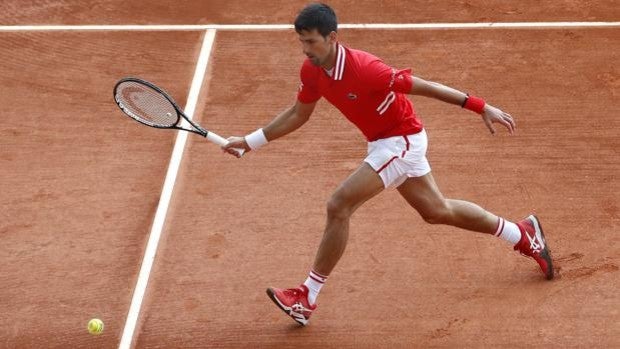 Djokovic no da opción a Sinner