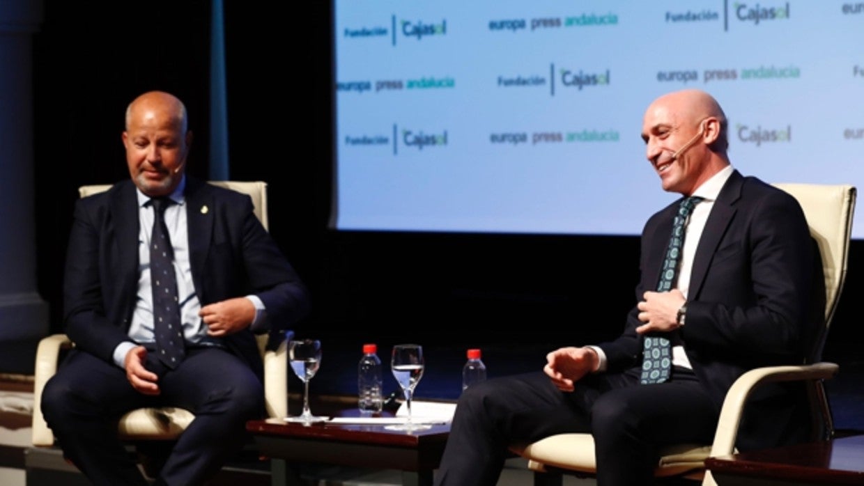 Javier Imbroda y Luis Rubiales, en un encuentro informativo en la Fundación Cajasol