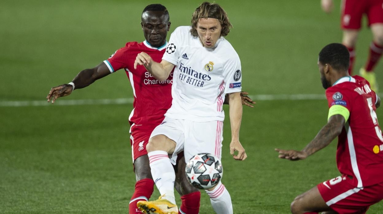 Modric ha admitido reducirse el sueldo en un diez por ciento en su renovación por una temporada