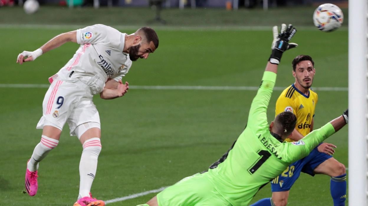 Benzema cabecea el 0-3, su segundo gol en el Carranza