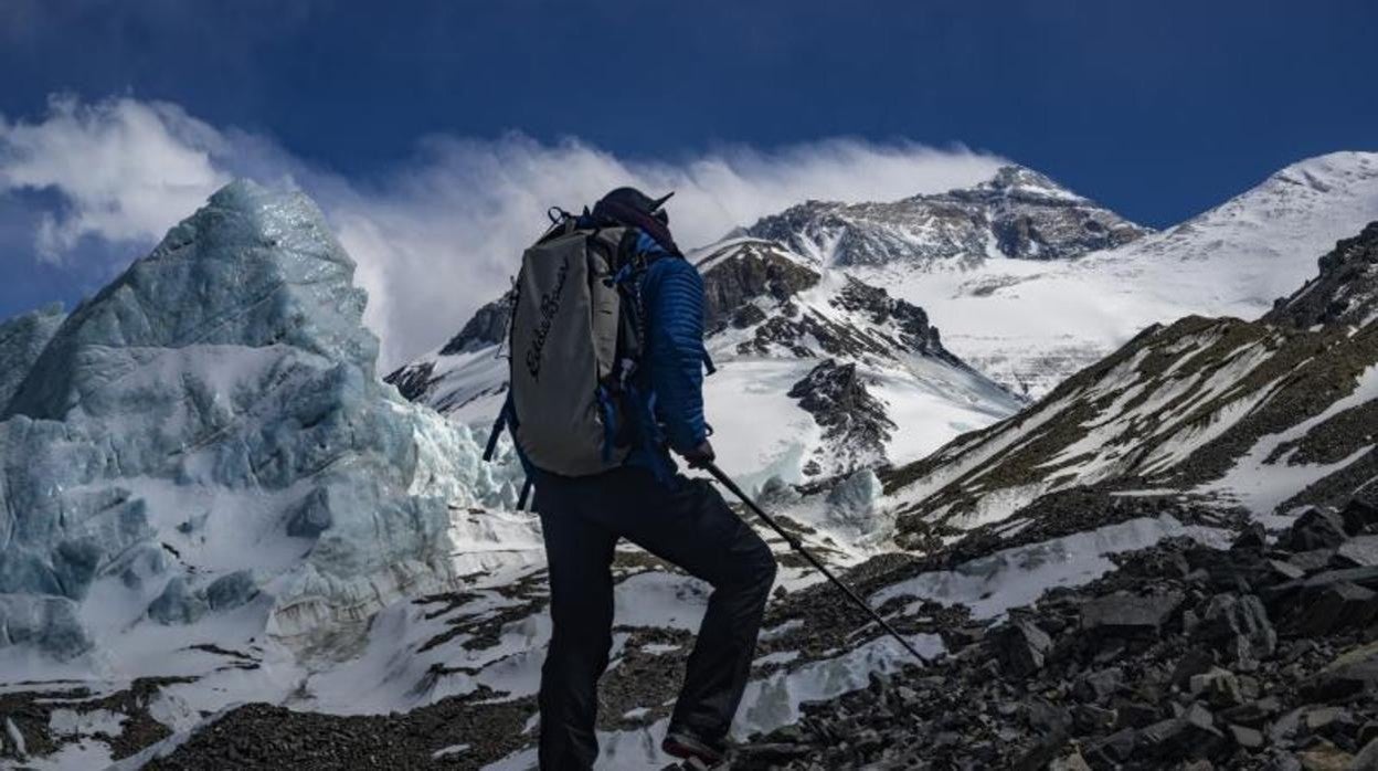 Nuevas normas en el Everest: habrá que sacar turno para subir a la cima