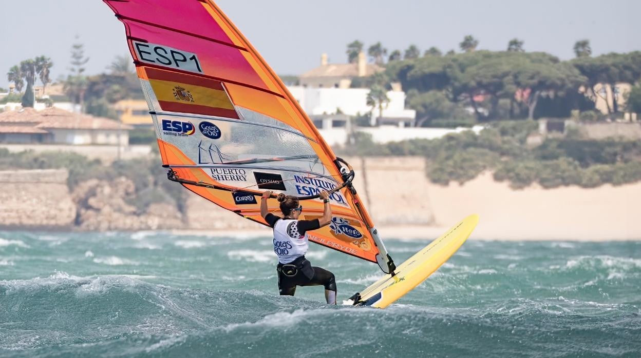 Kiran Badloe y Lilian De Geus primeros líderes del Mundial de RS:X