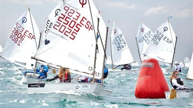 Bruno Iglesias primer líder del Trofeo Vithas de Optimist