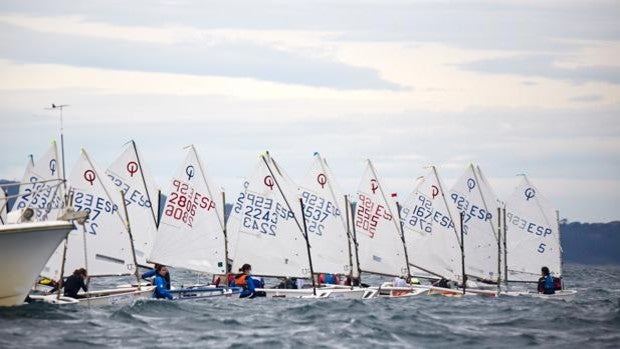 Miguel Rodríguez y Pepa Bermúdez de Castro, vencedores del Trofeo Vithas de Optimist