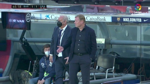 Koeman, expulsado por llamar «personaje» al cuarto árbitro