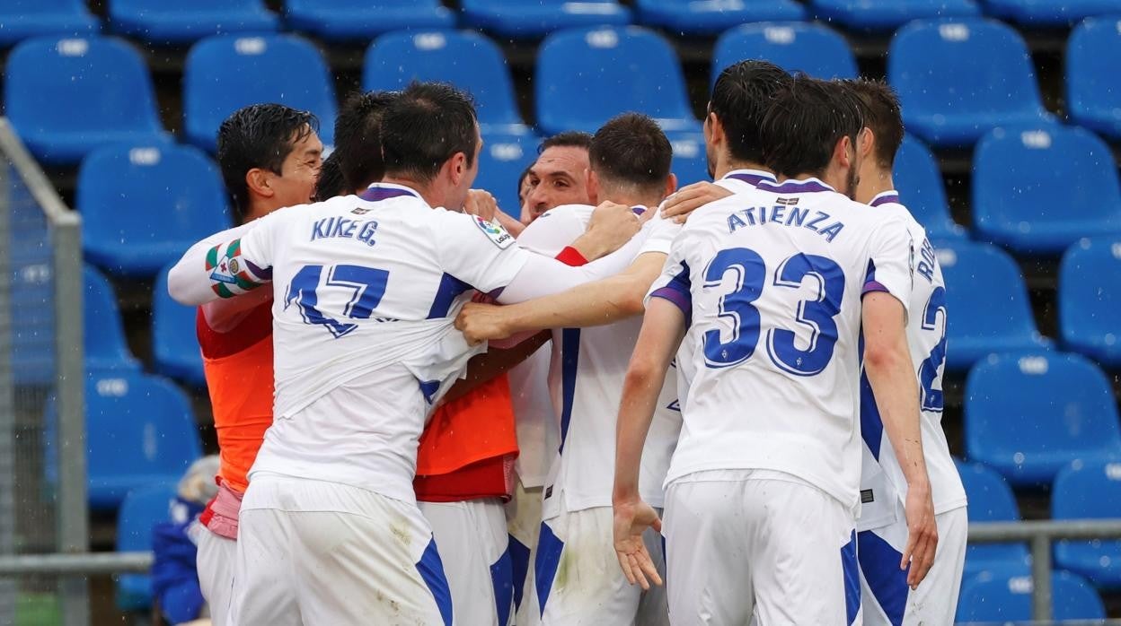 El Eibar celebra el gol de Recio en Getafe