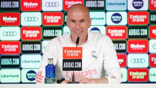 Zidane: «No lo dejo porque es fácil, hay momentos en los que tienes que estar y otros que debes cambiar»