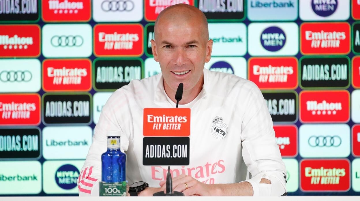 Zidane: «No lo dejo porque es fácil, hay momentos en los que tienes que estar y otros que debes cambiar»