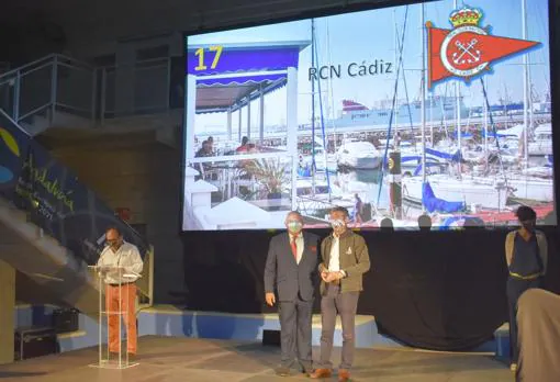 Galardón entregado al RCN Cádiz.