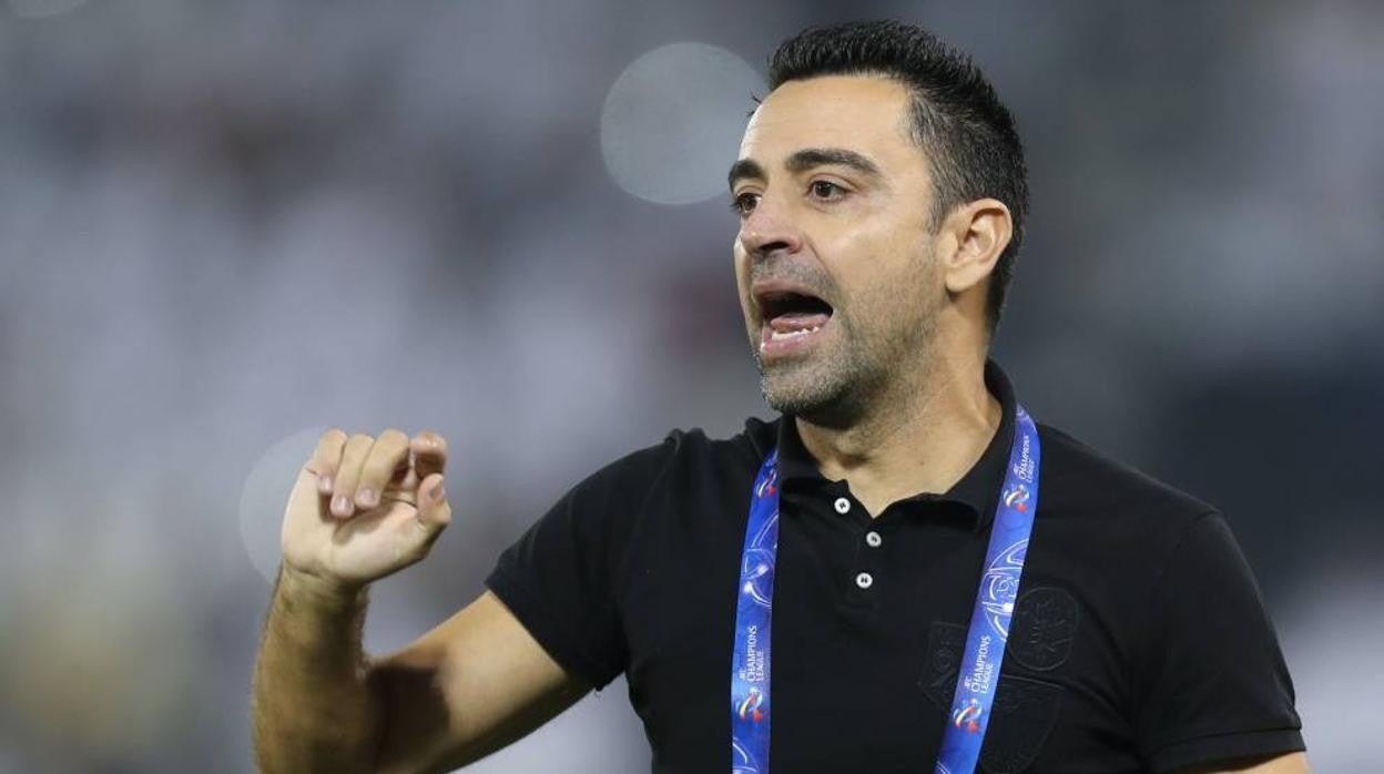 Xavi llega a Barcelona con 22 maletas, pero no se mete en líos: «Yo no sé nada, vengo de vacaciones»