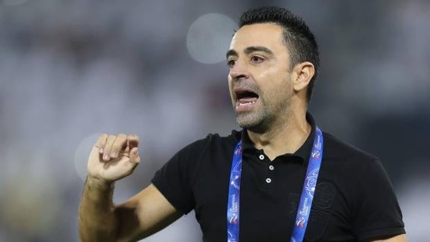 Xavi llega a Barcelona con 22 maletas, pero no se mete en líos: «Yo no sé nada, vengo de vacaciones»