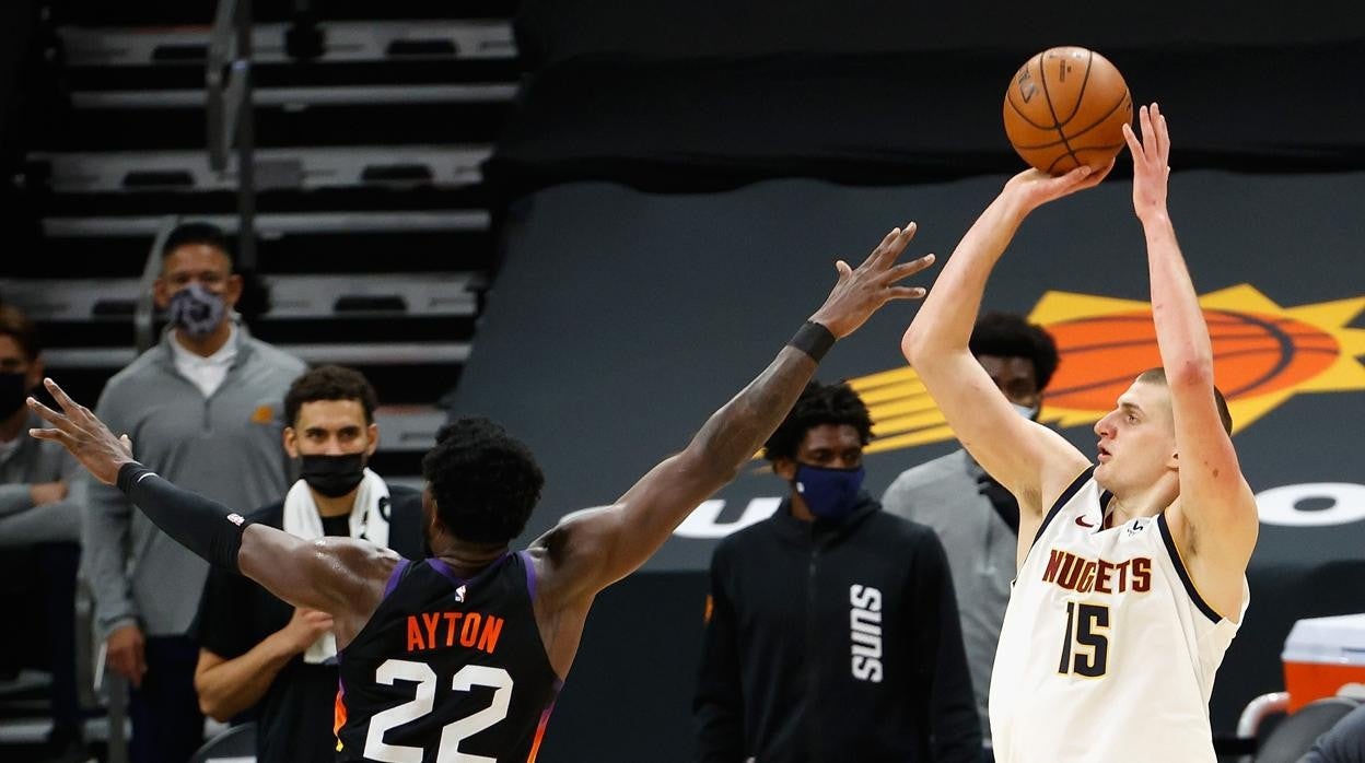 Jokic, durante un partido contra los Phoenix Suns