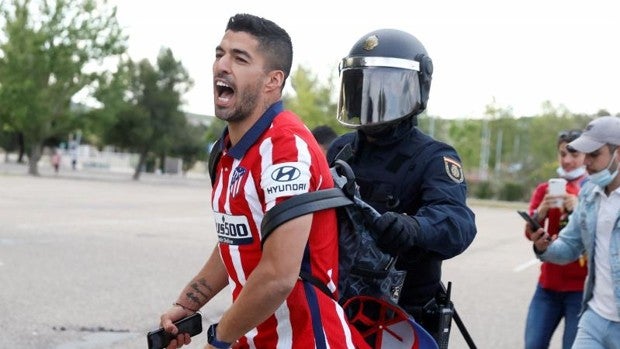 La Policía interviene tras la irresponsable celebración de los jugadores del Atlético