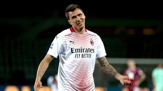 El triste paso de Mandzukic por el Milán: sin goles ni salario por culpa de las lesiones
