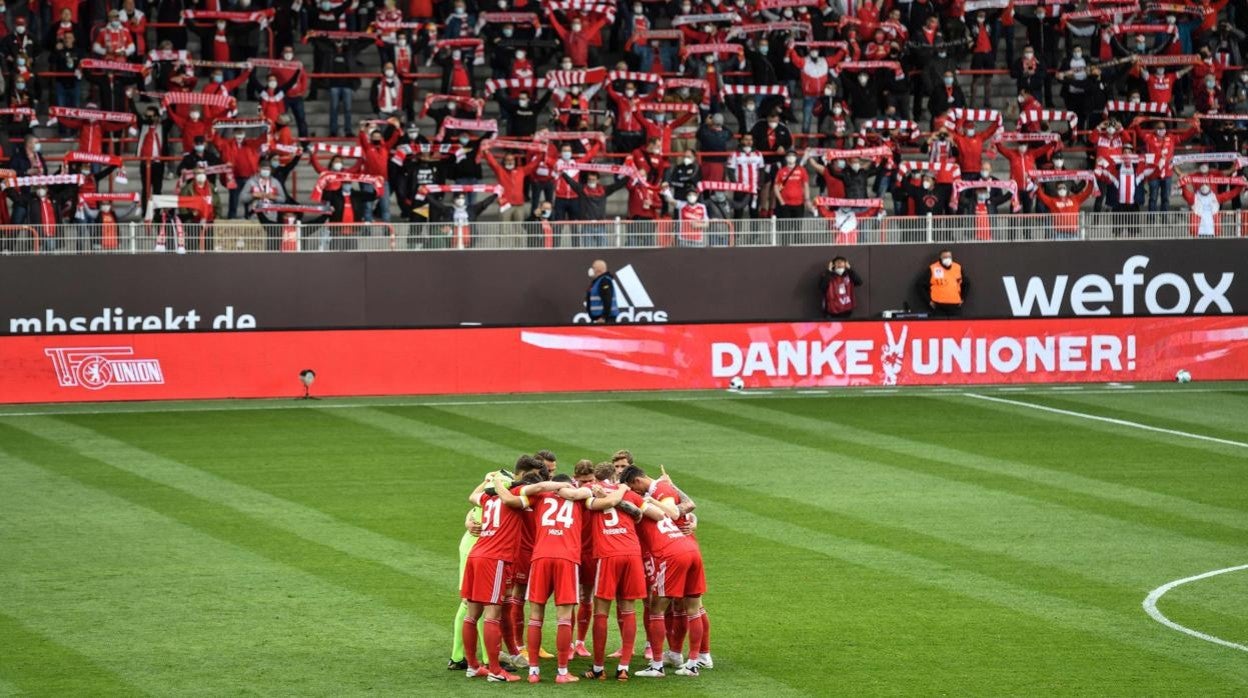 Arenga del Unión Berlín, clasificado para Europa, antes de un encuentro de Bundesliga