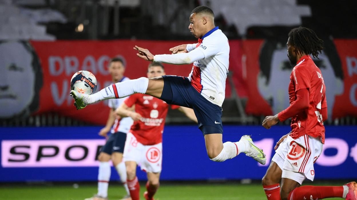 Mbappé, ante el Brest