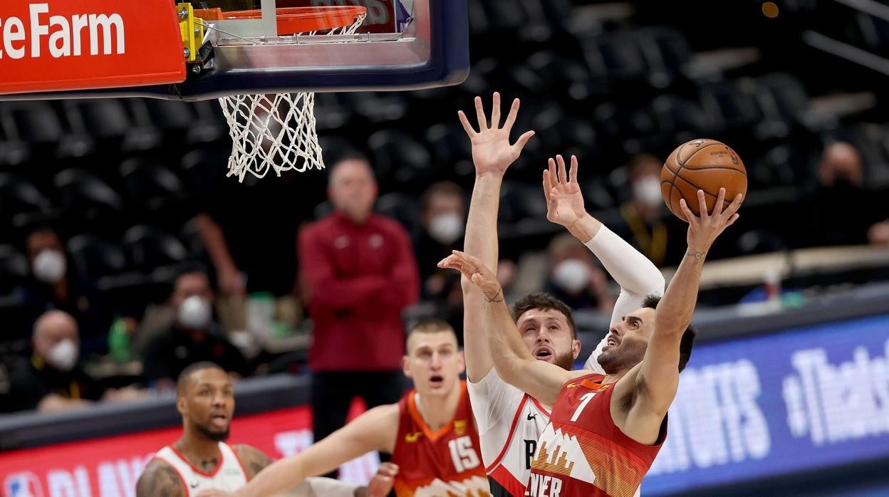 Facundo Campazzo atacando el aro en el partido de anoche