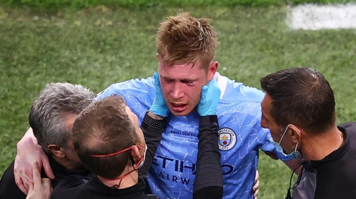 Un conmocionado De Bruyne se marchó de la final entre lágrimas