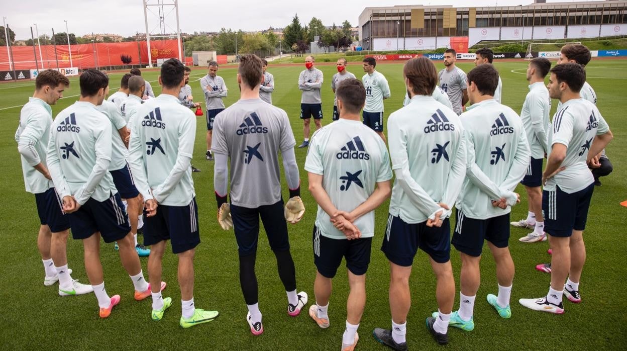 El último entrenamiento de la selección antes de que se notificase el positivo de Sergio Busquets