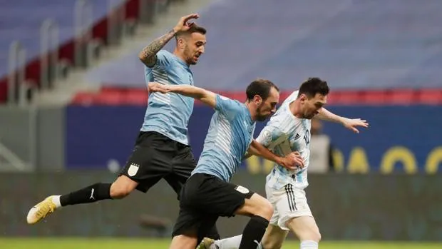 Uruguay, a la gresca con la FIFA por las estrellas de su escudo