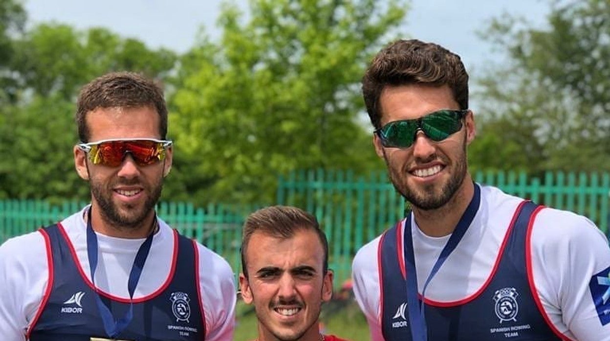 Jaime Canalejo (izquierda) y Javier García, luciendo la medalla de bronce lograda en Zagreb