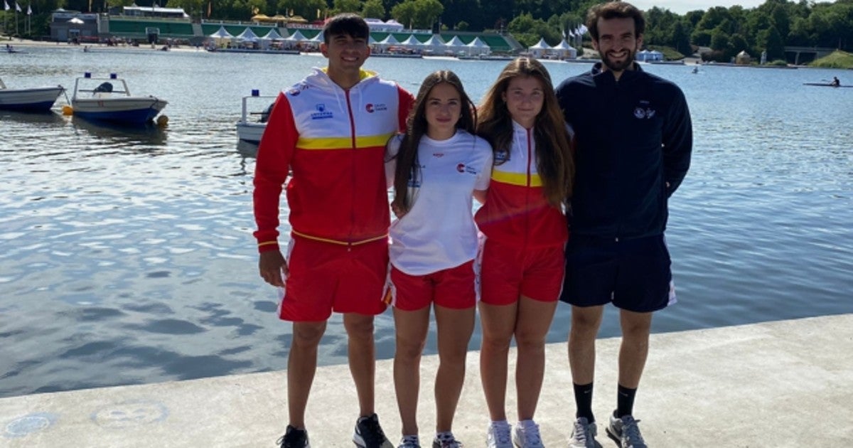 De izquierda a derecha, Carlos García, Julia Espinosa, Elena Gómez-Millán y Álvaro Hidalgo, fisioterapeuta sevillano de la selección española