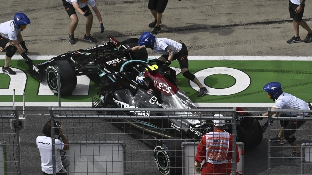 Bottas, en la salida de boxes