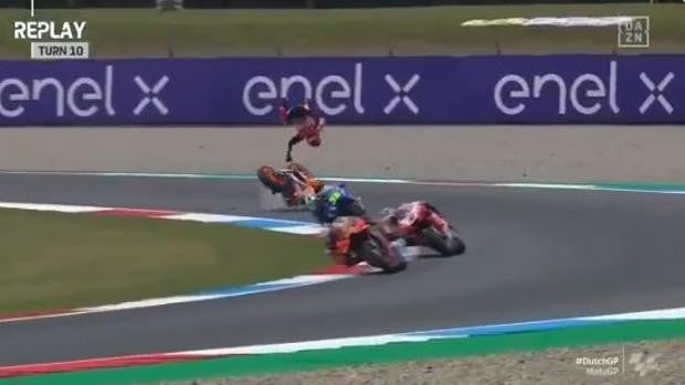 Durísima caída de Marc Márquez en Assen