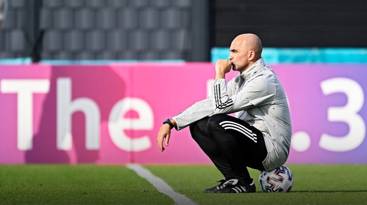 Roberto Martínez presencia una sesión de entrenamiento reciente de su selección